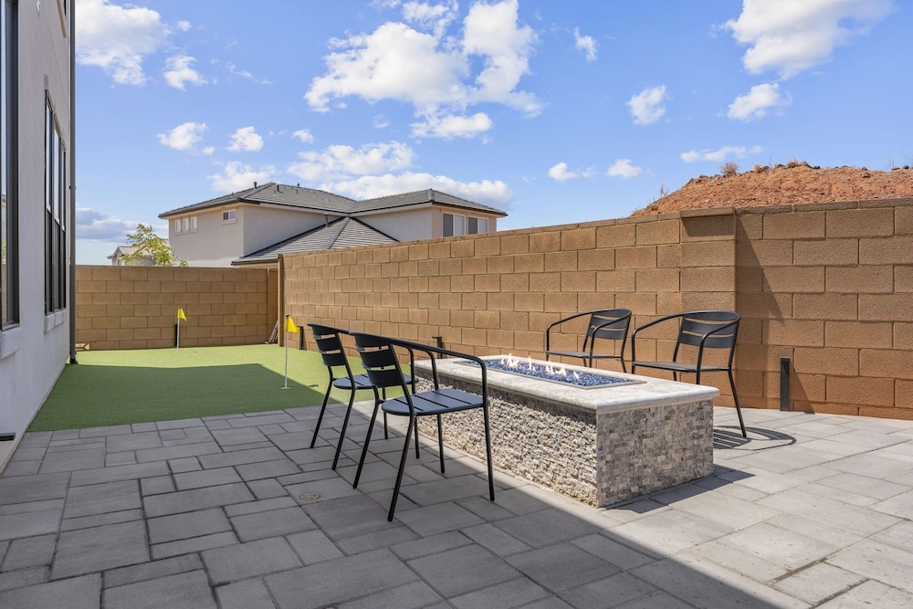 The Splash Yard 5 Bedroom Home