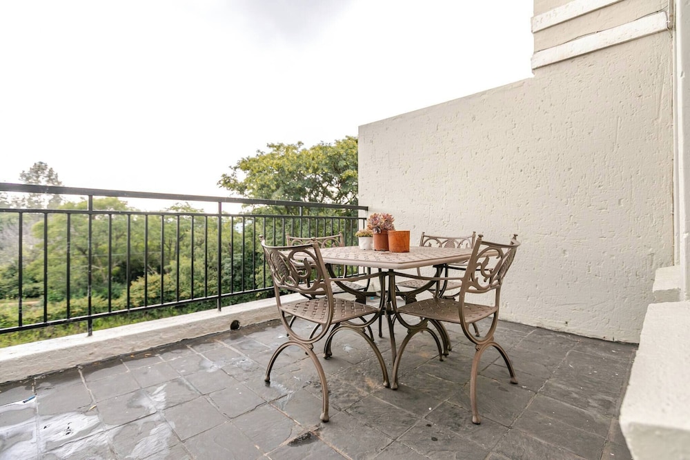 Cosy 2bed in Heart of Sandton