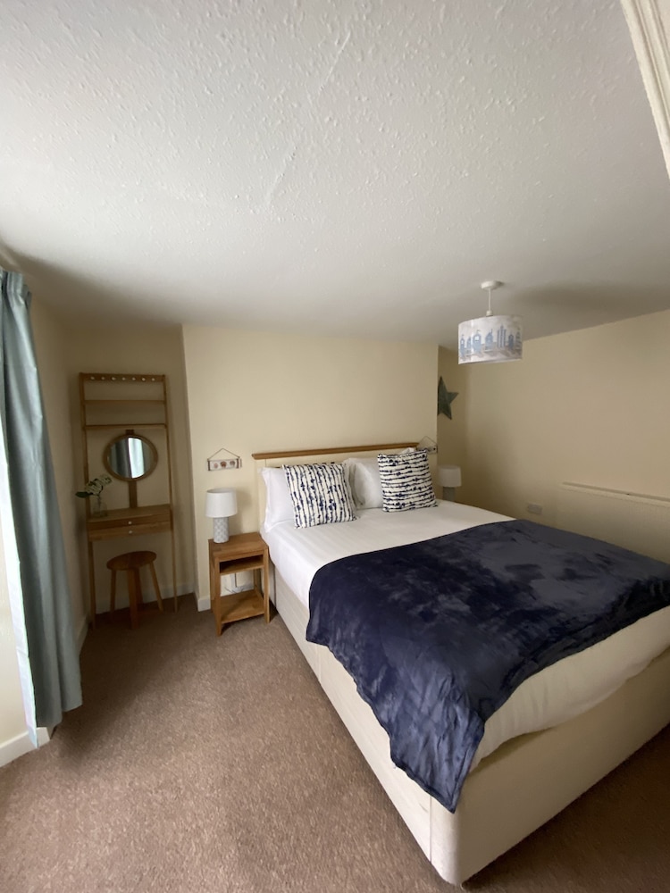 Delightful 3 Bedroomed Cottage in Llandudno view 4