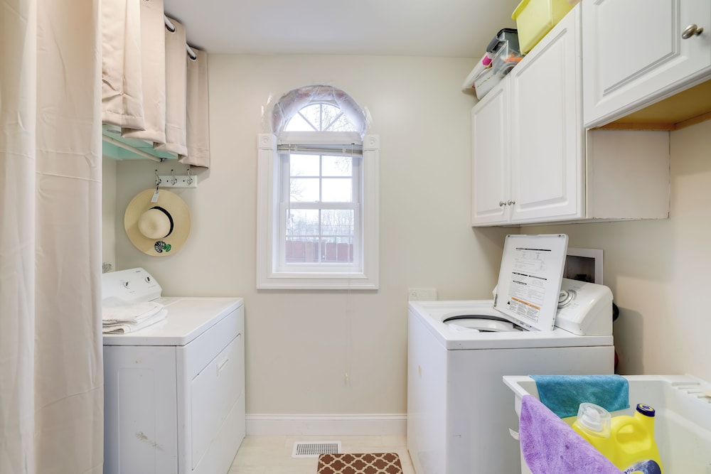 1 Mi to Beach: Nature Paradise in Lake View!