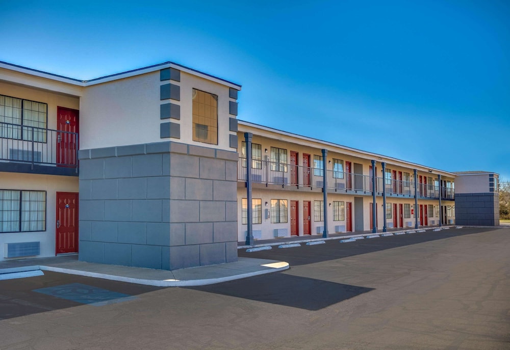 Days Inn by Wyndham Waco Near Downtown/University view 5