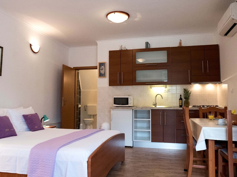 Holiday Home in Peracko Blato Near Lake view 3