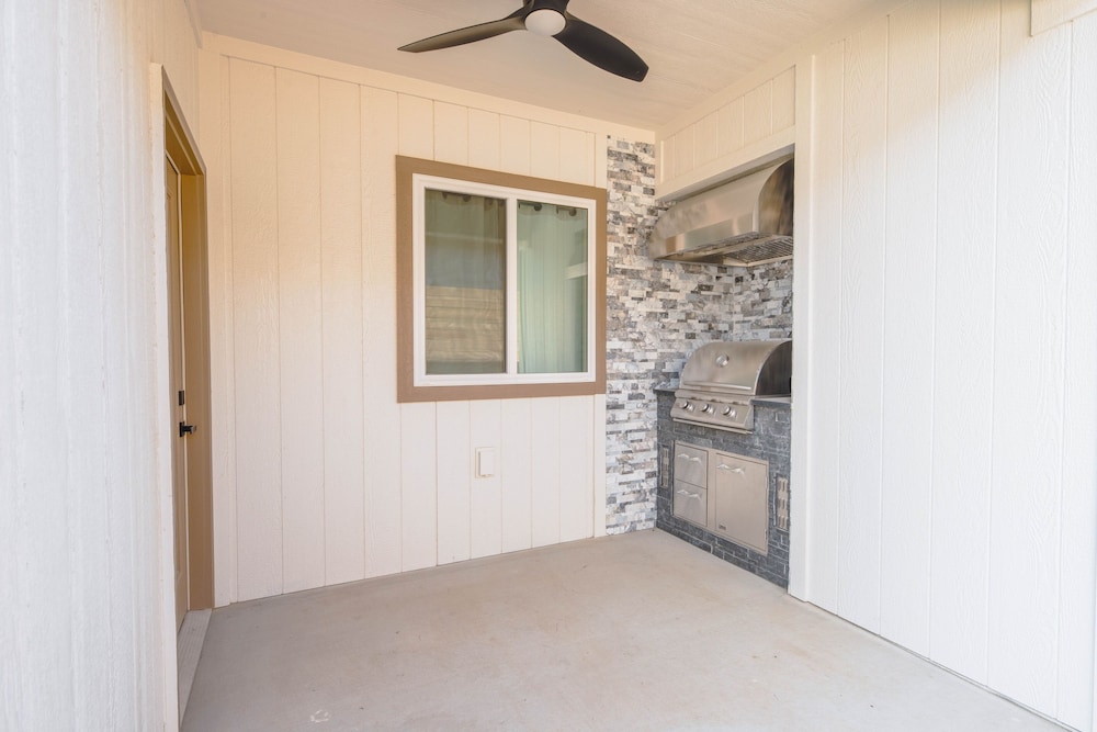 Brand New Cool Comfy Lawrence Retreat 3 Bedroom Duplex