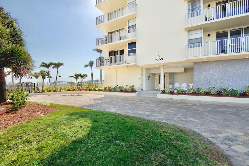 Estero Beach & Tennis Club-penthouse 3A