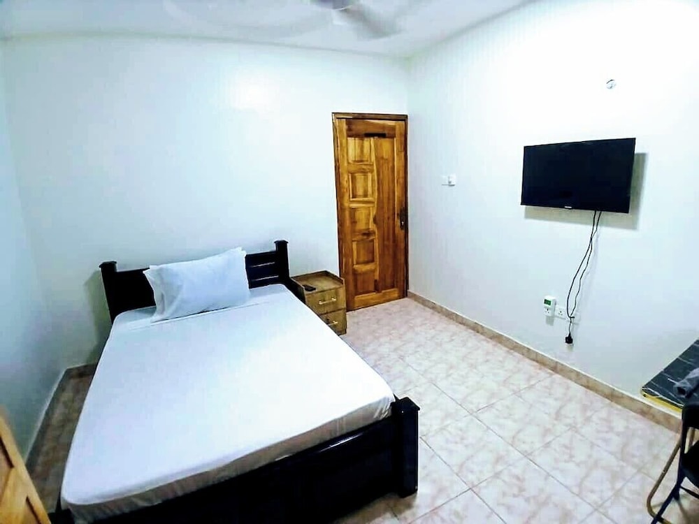 Madora Lodge