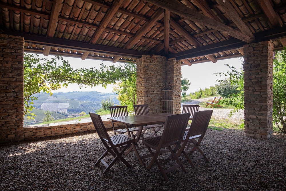 The Grape Pergola House