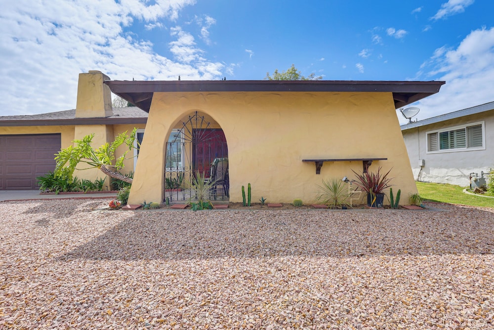 Sunny Oceanside Home w/ Patio, 5 Mi to Downtown!