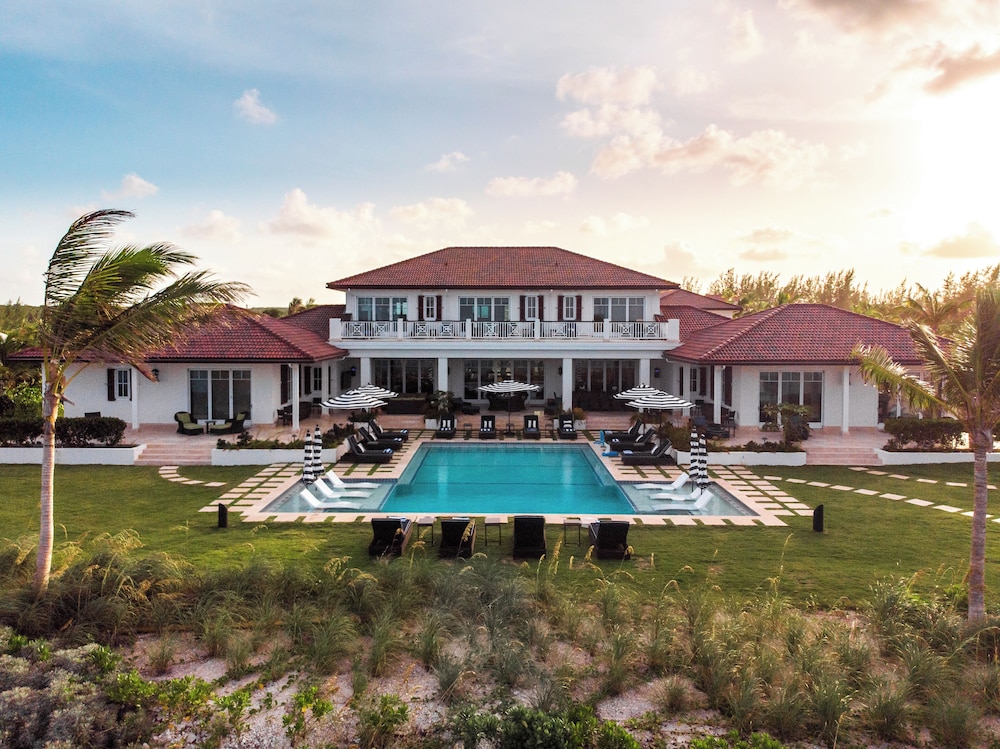 Island Haven: Oceanfront Retreat With Infinity Pool - Image 5