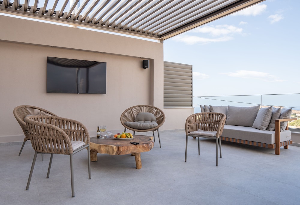 Avelia Luxury Villa With Private Pool