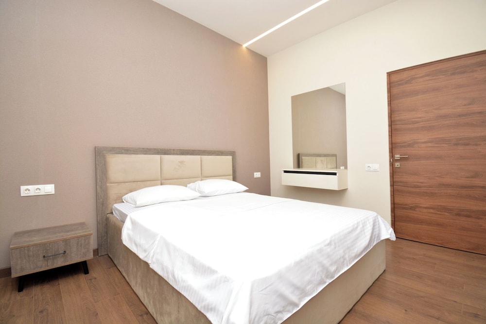 Apartment by Luxe Group VA277