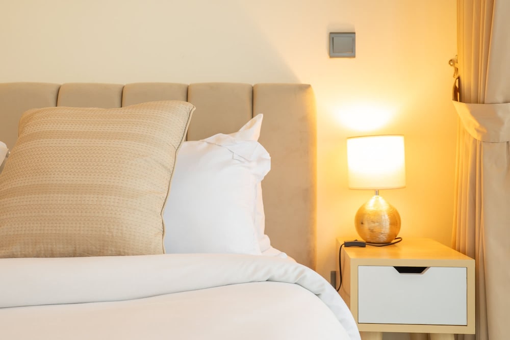 Stylish Studio Retreat in Riviera 33 Near Downtown