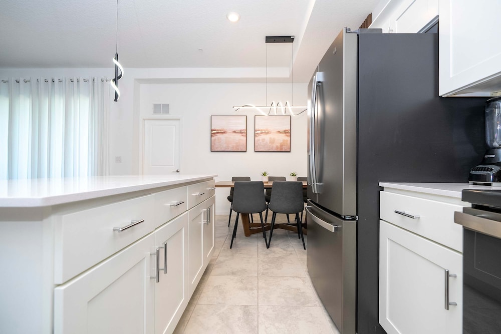 3191 402 Family Fun 3BR Themed Apt Near Disney