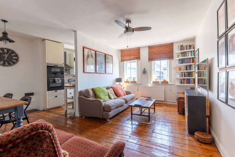Trendy 2 Bedroom Apartment in the Heart of Brixton