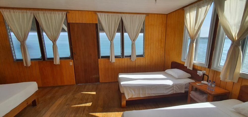 San Pedro Vacations - Hotel Catamaran - Property Image 2