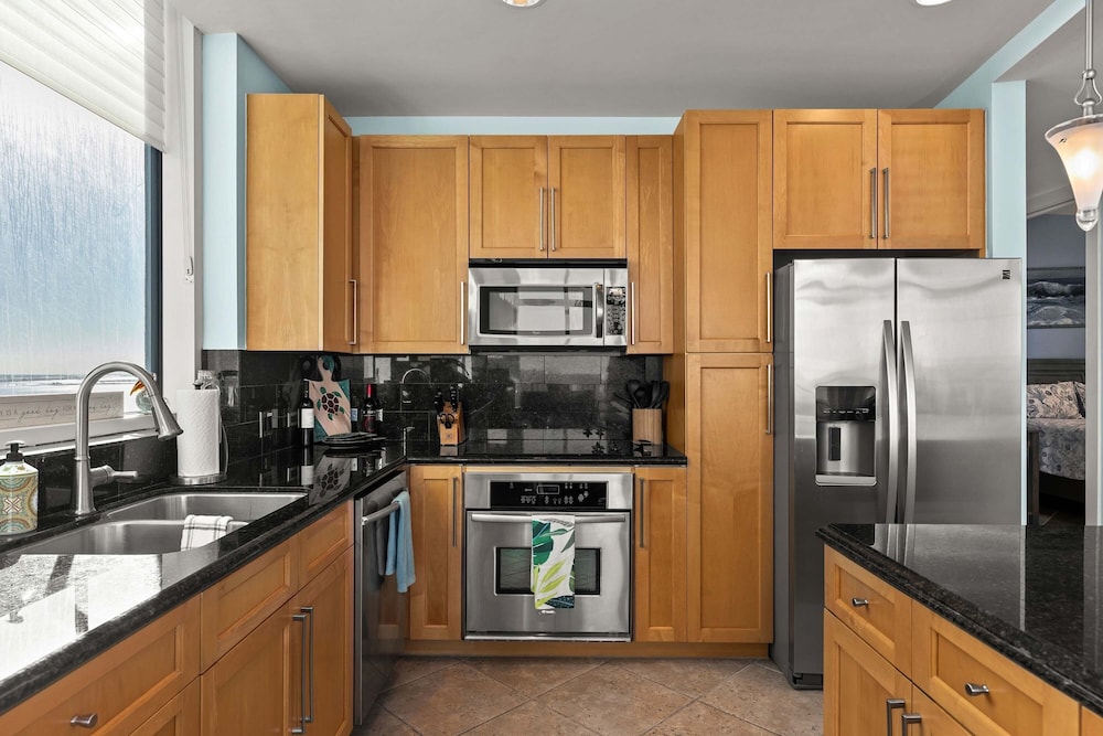 Sapphire Beach - Breathtaking 26th Floor Views 3 Bedroom Apts
