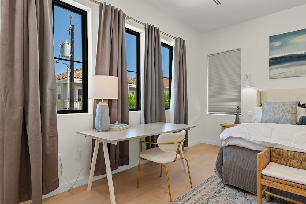 Miramar House, 120 E. Constellation 6 Bedroom Home