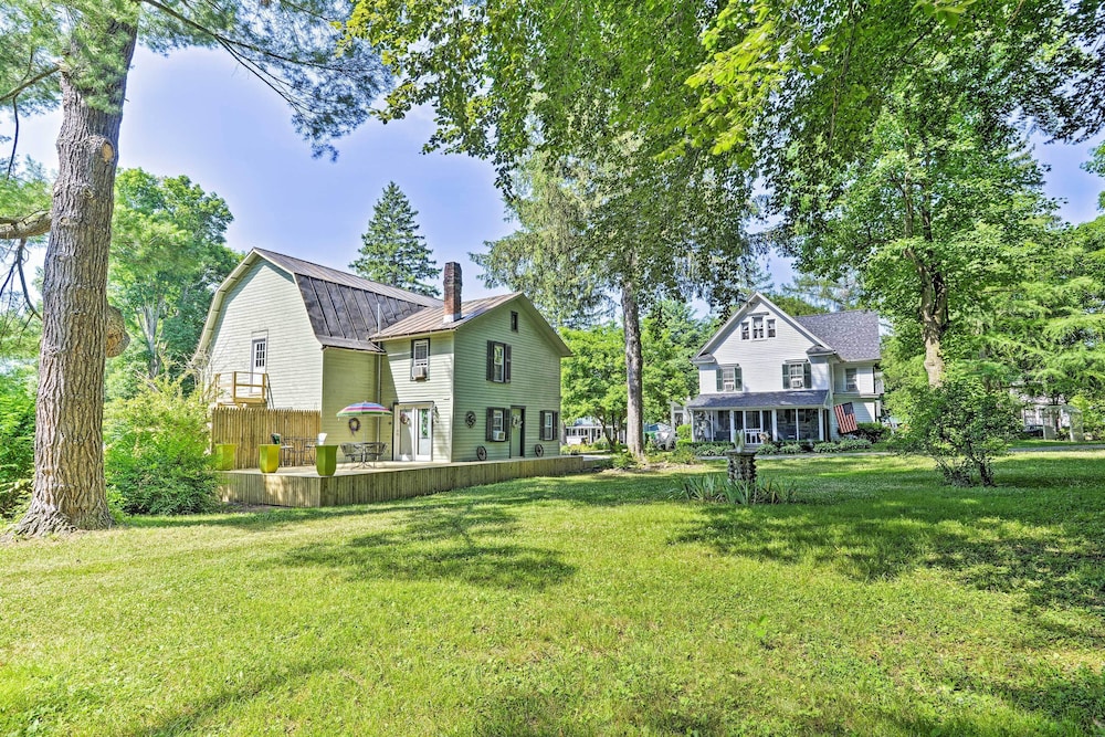 Near Keuka Lake: Walkable Paradise!