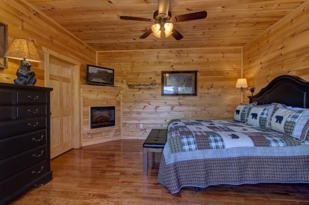 Grand View Lodge - 10 Bedrooms, 10 Baths, Sleeps 44 Home by RedAwning view 3