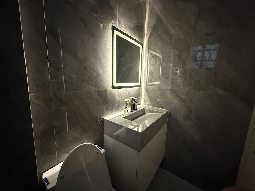 Kandi Suites 2BR with private Jacuzzi