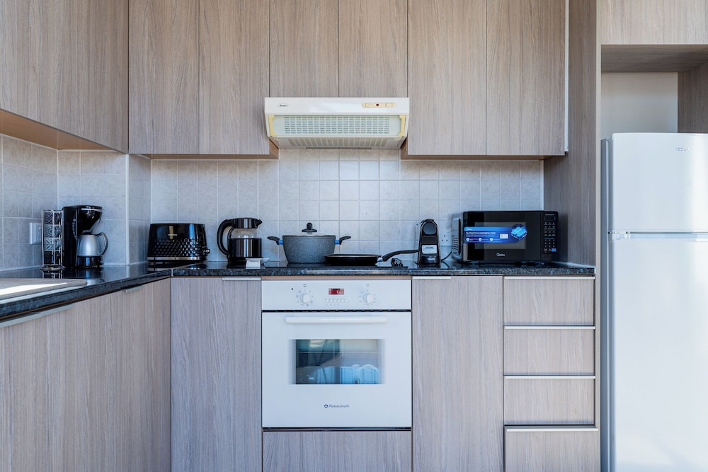 Averna - Breezy 2-BR Apt. in Larnaca