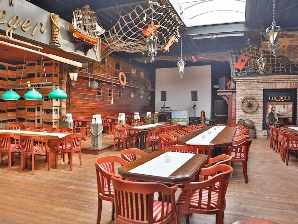 Room in Wangerland With Meals & Drinks