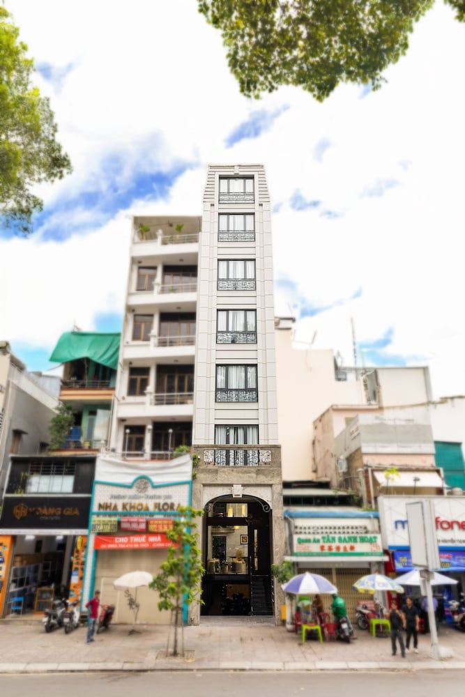 Sunflower Apartment - Suite by THC Group