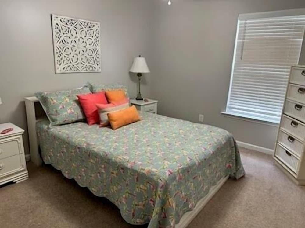 Summer's Den 5 Bedroom Home by RedAwning view 2