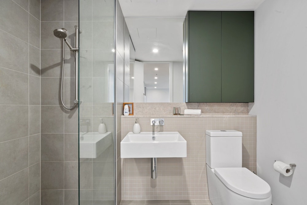 Sleek 1-bed Canberra Flat With Gym & Sauna Access