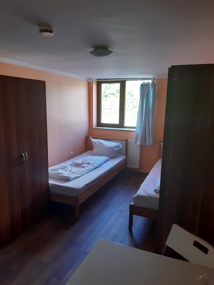 2-Rent Group Hostel Rooms&Apartments EVE168