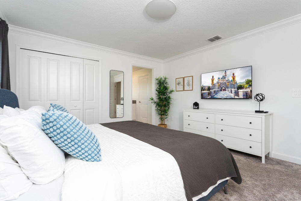 4379 SL- Enchantment 4BR Townhome With Pool
