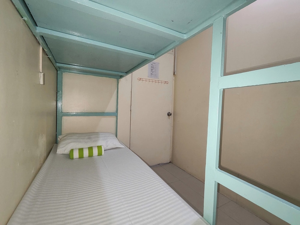Resort’s Side Hostel near Shangrila