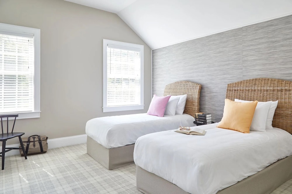 The Kent Collection - The Firefly Inn