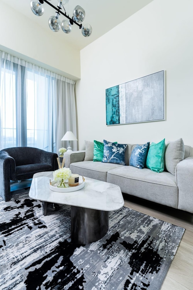 Nasma Luxury Stays - Azizi Riviera 44