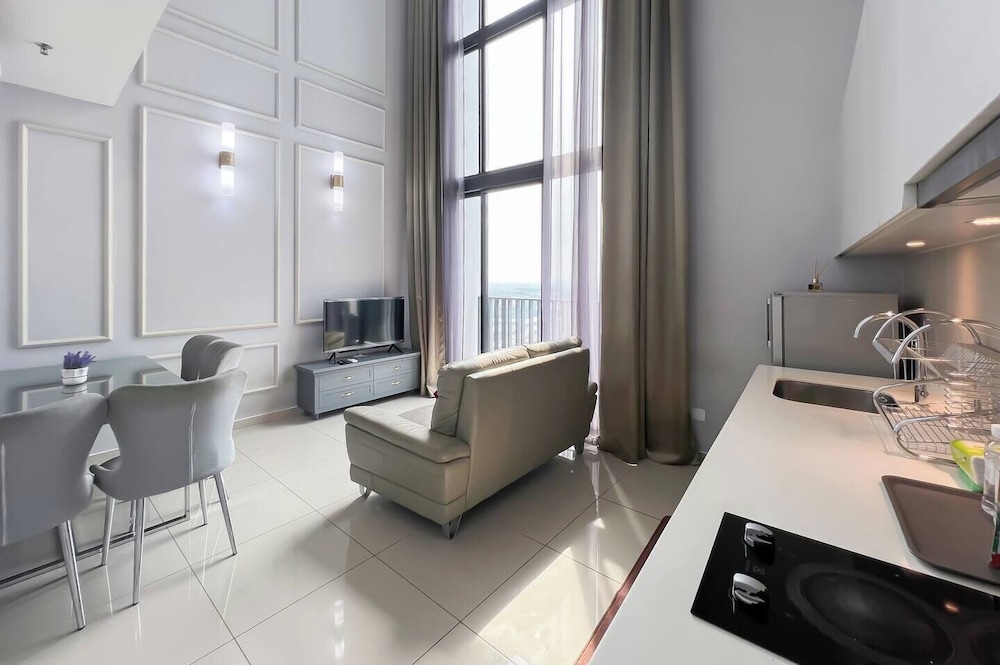 ICity Luxury Condo by Smarthome