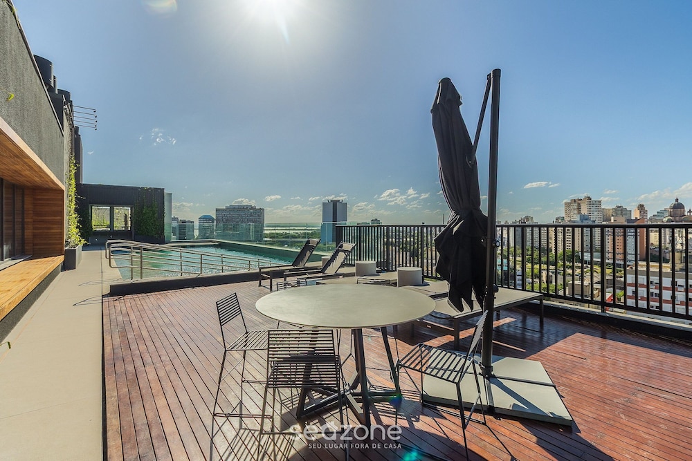 Condominium w/ Complete Leisure Facilities and Unbeatable Location in POA - Bles