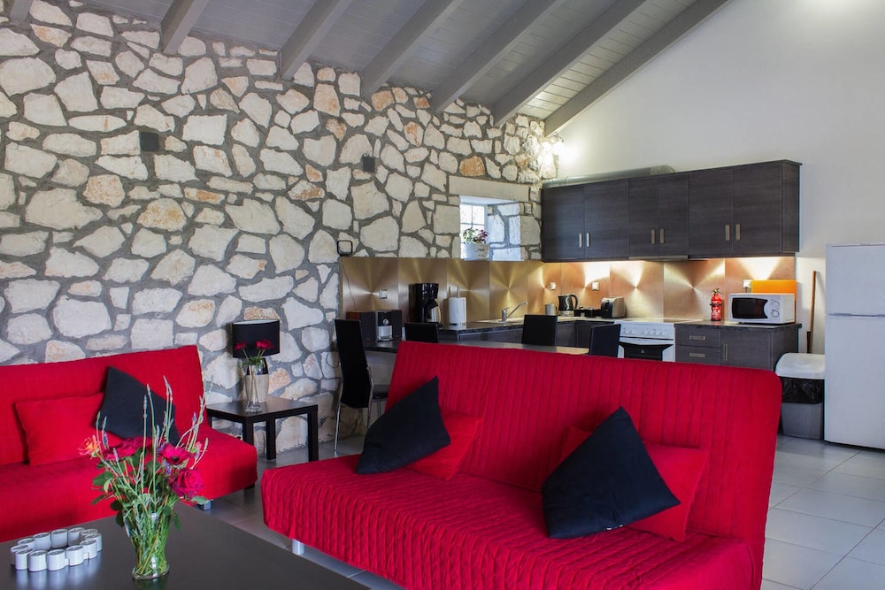 Harmony Villa 1 - 2bedrooms-sleeps 4-fast Wifi- Parking-near Laganas Beach view 5