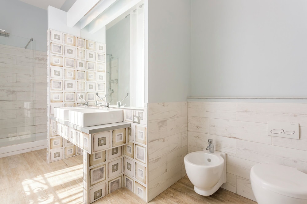 Nicole Suite