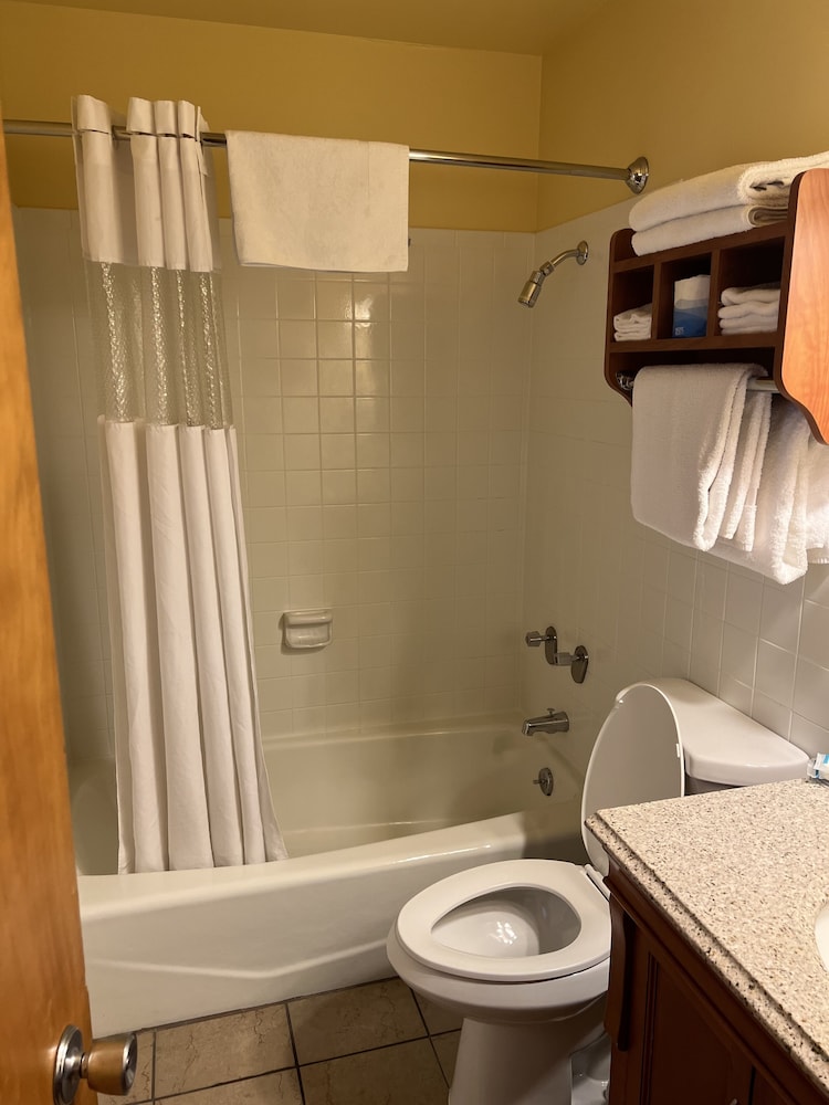 All Star Inn & Suites