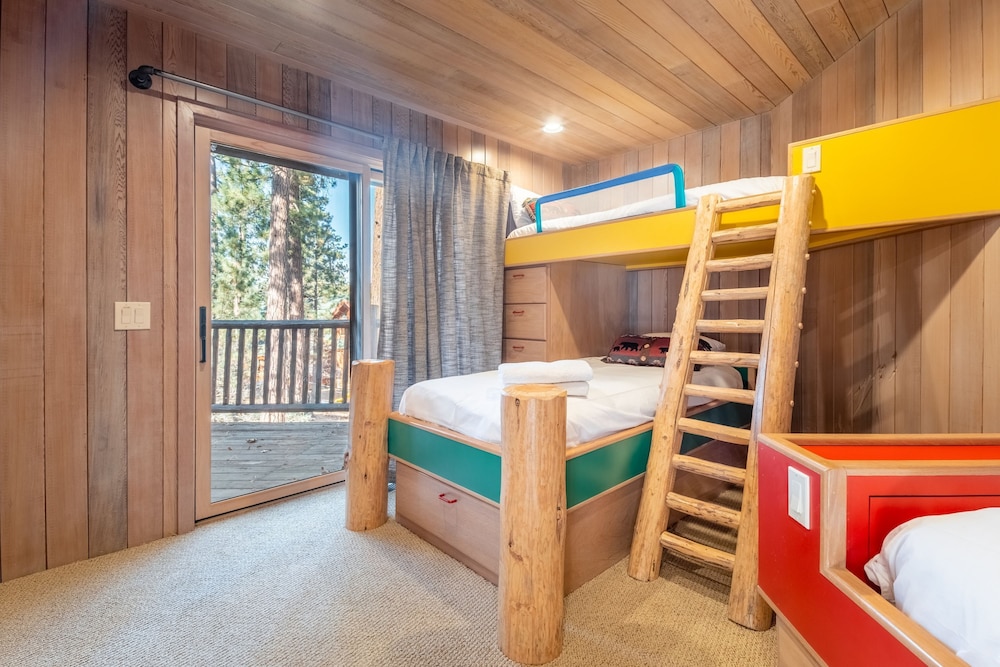 Heavenly Valley by Avantstay Home w Pool Sauna Hot Tub Game Room Tennis Crt Basketball Crt