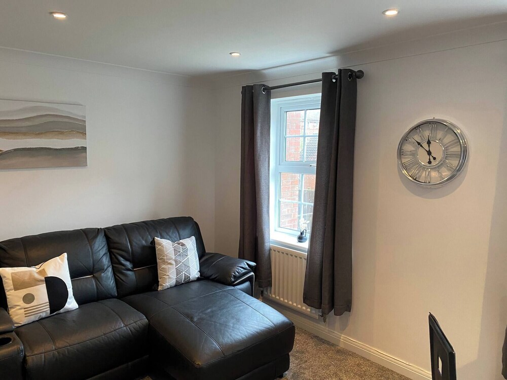 Charming 3-bedroom Norwich Retreat With Garden & Private Parking