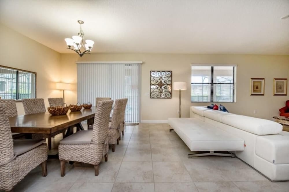 9151 WD - 5BR Villa Paradise: Private Pool