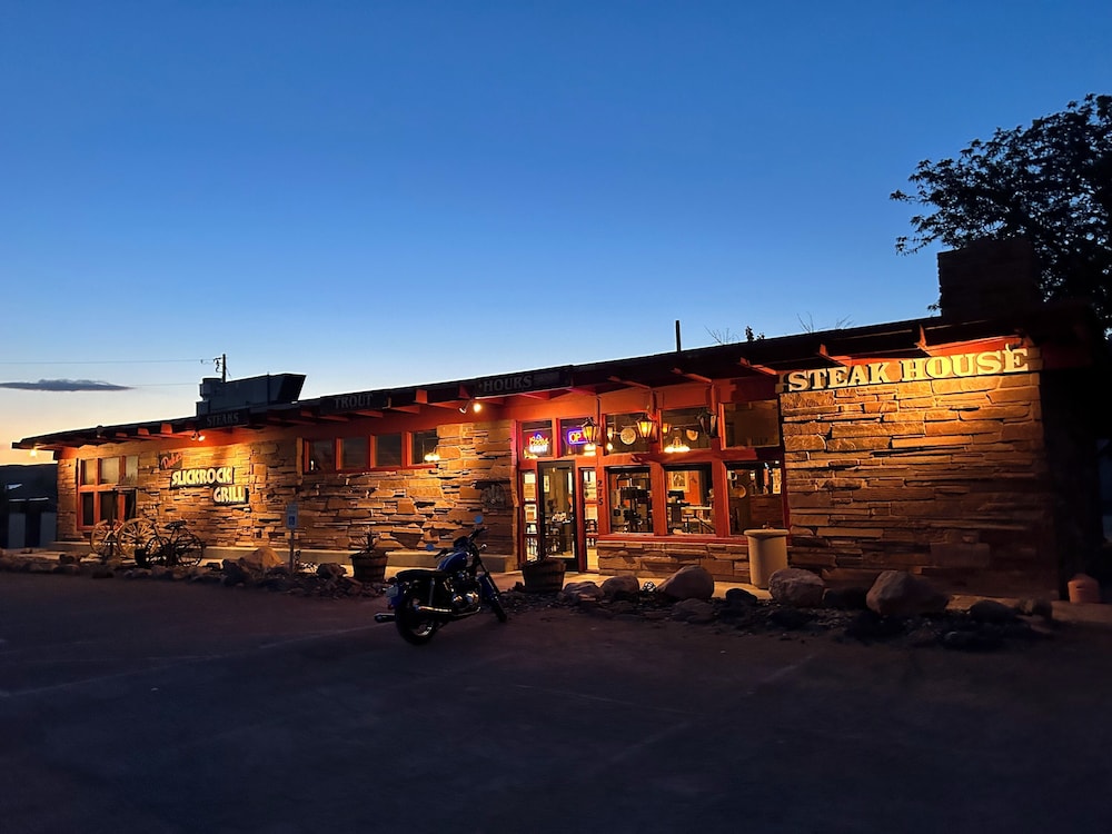 Dukes Slickrock Campground & RV Park