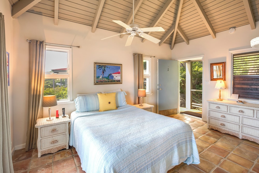 St Thomas Cliffside Villa With Pool & Hot Tub! view 4