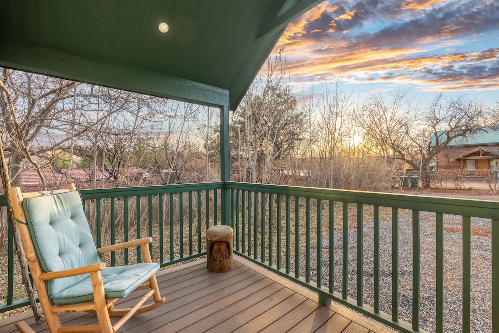 NEW Moondance Majestic Mini Cabin Cathedral Rock