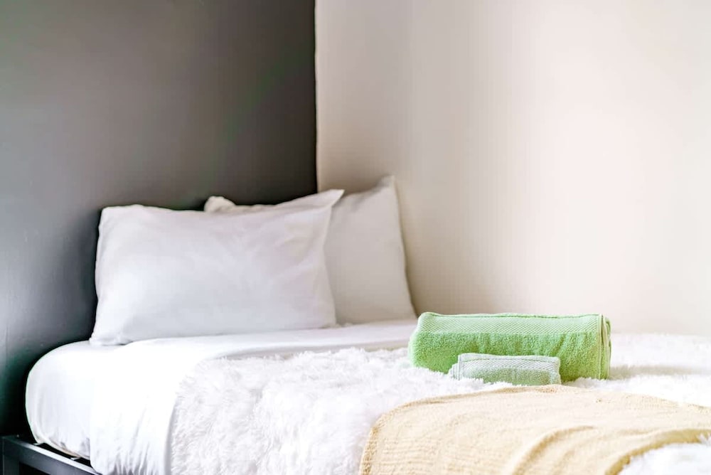 Prime Location Clean Top Rated Free Parking