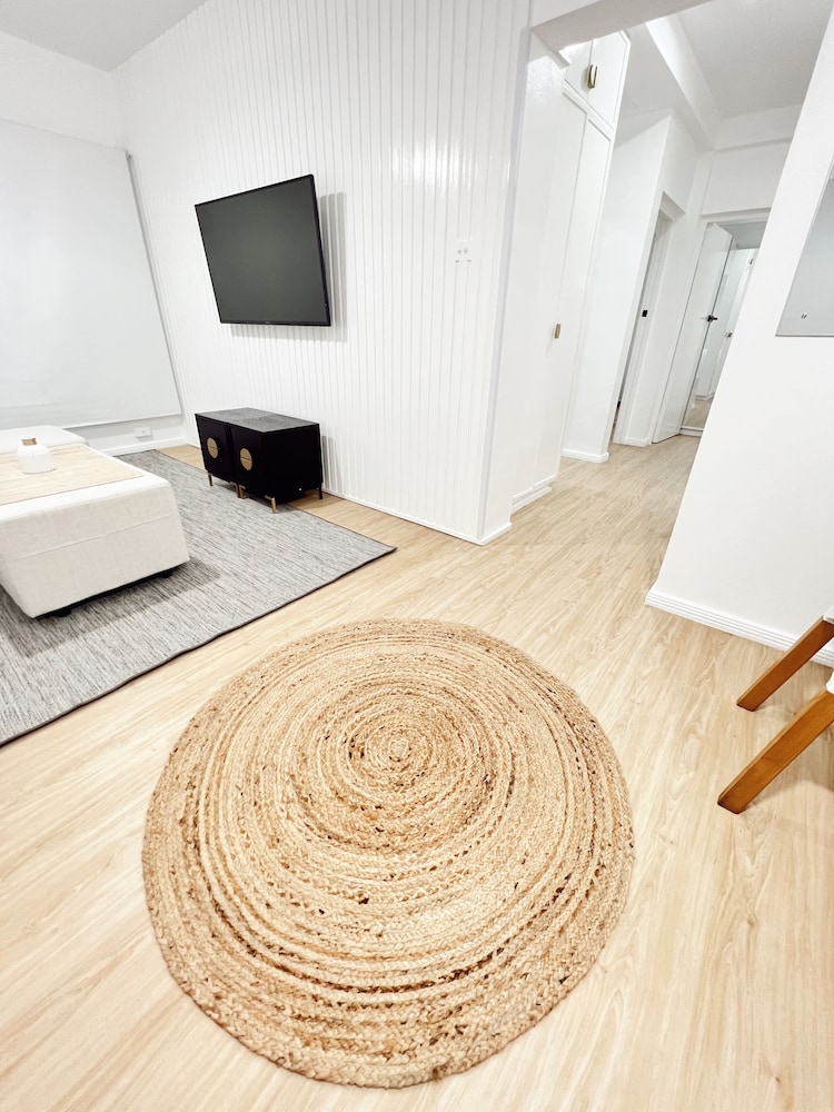 Gladstone Apartments - view 8