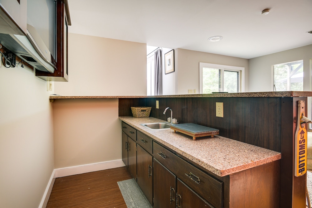 3 Mi to Downtown: Inviting Lancaster Home! view 4