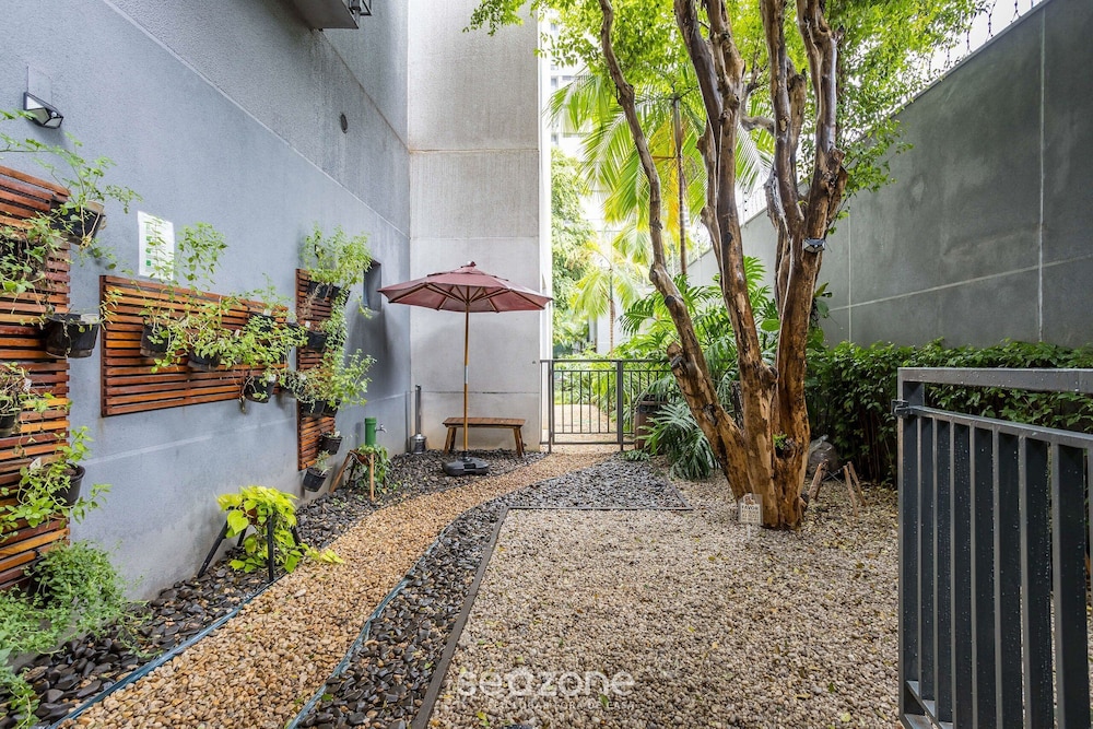 Modern Studio 450m From the Subway Ism0806