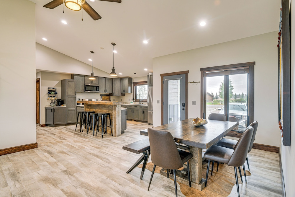 Pinedale Getaway Near Hiking, Skiing & Lakes!