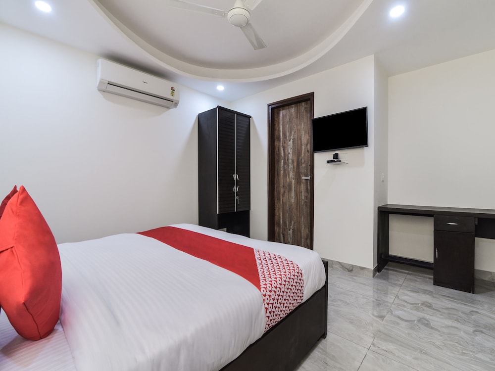 OYO 25086 Hotel Prince Plaza view 4
